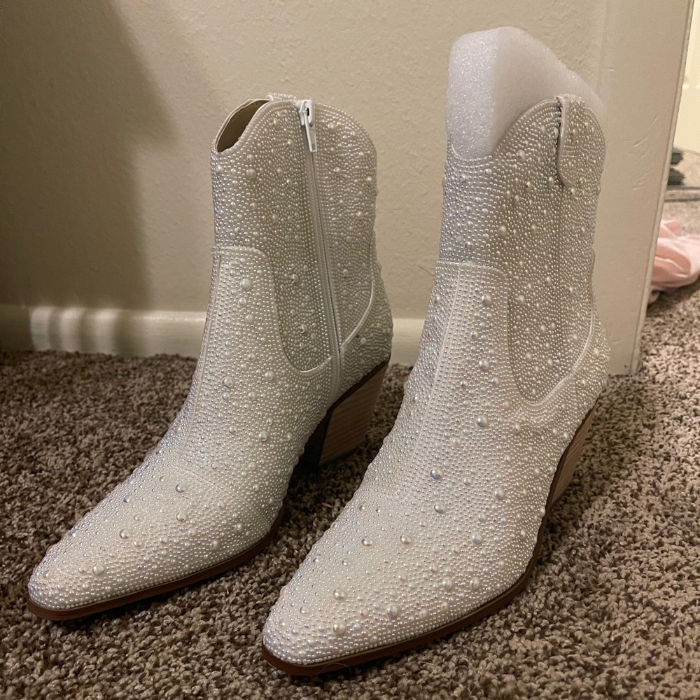 Betsey Johnson pear booties